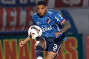 O zagueiro uruguaio Juan Izquierdo em campo