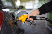 De acordo com o relatório, o país que faz fronteira com o Brasil tem o menor preço da gasolina. Por lá, o litro está custando aproximadamente US$ 0,025
