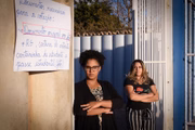 Simone Nunes de Santana e Gislaine Gomes são mães de alunas do CED 1 do Itapoã e aprovam a inserção da PM na administração da unidade