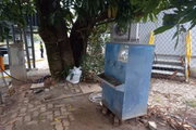 Bebedouro em bolsão de estacionamento para motoristas de app