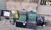 Peças de computador recuperadas em bueiros na Cracolândia