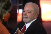 Em 1966, Lula começou a trabalhar em uma empresa metalúrgica. Em 1968, filiou-se ao Sindicado de Metalúrgicos de São Bernardo do Campo e Diadema e, em 1969, foi eleito para a diretoria do sindicato da categoria