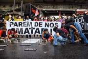 "Parem de nos matar", pedem os moradores da comunidade do Jacarezinho 