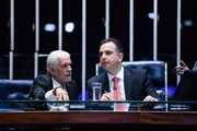 O líder do governo Lula no Senado, Jaques Wagner (PT-BA), e o então presidente da Casa, Rodrigo Pacheco (PSD-MG)