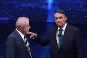 Bolsonaro prevê fim da lua de mel entre Moraes e Lula