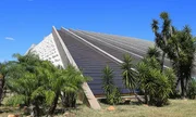 Hoje, o Teatro Nacional está fechado e aguarda por reforma para reabrir ao público