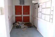 Uma pessoa em situação de rua dormia dentro da área da recepção