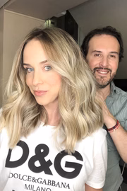 Faço luzes há oito anos no salão Marcos Proença, em São Paulo, com a colorista Leda Feitosa