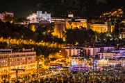 Os badalos à noite de Mônaco. Ao fundo, o palácio Grimaldi