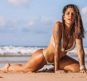Por causa de uma pulseira de Ariadna, que ela pegou emprestado e não devolveu