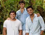 Os irmãos Bruno Gissoni, Rodrigo e Felipe Simas