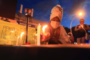 Em Brasília, manifestantes acenderam velas para marcar os sete dias da morte de João Beto
