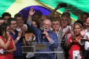 Lula faz uma declaração pública em hotel de SP após vitória nas urnas