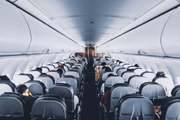 A empresa Tam Linhas Aéreas deverá indenizar uma passageira