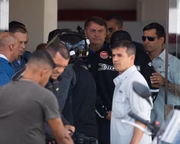 Jair Bolsonaro faz revisão em sua moto na concessionária Freedom do SIA, em Brasília