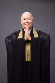Em 1995, Monja Coen retornou ao Brasil como missionária da tradição Sôtô Zenshû 