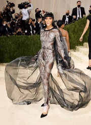 Winnie Harlow, de Iris van Herpen