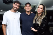 Cara de Sapato vão ao show de João Gomes para comemorar aniversário de empresário