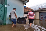 Moradores do Jd. Pantanal se ajudam
