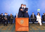 A consolidação do "casamento" do presidente com o Centrão ocorreu quando Bolsonaro entregou a "alma do governo" ao bloco, fazendo com que Ciro Nogueira (PP-PI) assumisse a Casa Civil, em julho de 2021