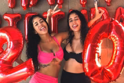 Bárbara Contreras e a irmã gêmea, Débora