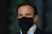 O governador João Doria (PSDB) apresenta informações sobre o combate ao coronavírus