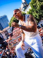 No domingo, é a vez de Léo Santana comandar a folia no Parque Ibirapuera