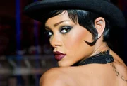 No entanto, foi após lançar o single Umbrella, do álbum Good Girl Gone Bad, que Rihanna se tornou um verdadeiro fenômeno. A canção, na verdade, chegou a ser ofertada à cantora Britney Spears, que a recusou