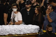 Maiara e Fernando no velório de Marília Mendonça
