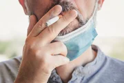 O tabagismo é a principal causa. Cerca de 85% dos casos diagnosticados estão associados ao consumo de derivados de tabaco