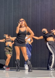 Apesar disso, ela se recusou a cantar a música no ensaio de seu bloco de Carnaval