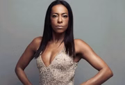 Formada em artes cênicas, Samantha começou a carreira estrelando peças musicais. O primeiro trabalho da atriz foi no espetáculo Ai, ai Brasil, os outros quinhentos. Em seguida, participou das peças Los inconquistáveis, Relax it’s sex, Elis, estrela do Brasil, e Obrigado Cartola!