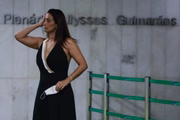 Deputada Flávia Arruda chegando ao plenário