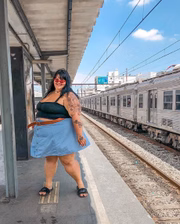 Thais também reproduziu um vídeo da modelo Bia Gremion falando sobre o preconceito de algumas marcas com personalidades que estão acima do padrão plus size