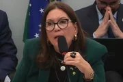 Bia Kicis era presidente da CFFC da Câmara e líder da bancada da minoria