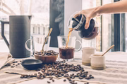 Para chegar até a xícara, o café passa por diversos processos desde o plantio