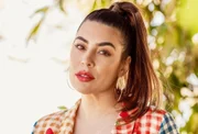 De família humilde e cheia de músicos, Naiara começou a cantar no coral da igreja que frequentava quando ainda era criança