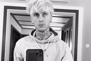 Machine Gun Kelly afirmou que o anel de noivado utilizado por Megan Fox tem espinhos que a evitam de tirar a joia do dedo