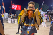 Fábio Porchat durante desfile da São Clemente