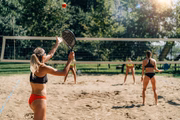 "O beach tennis trabalhar toda a musculatura do corpo, sobretudo as pernas e o abdômen", revela Seginho Sant’Ana, pioneiro da modalidade na capital federal 
