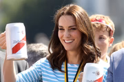 Kate Middleton e uma caneca de cerveja nada pequenininha