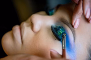 Glitter furta cor para refletir as cores das sombras