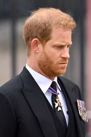 Príncipe Harry emocionado no funeral de Elizabeth