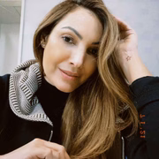 Ela é apresentadora