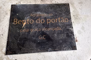 Voto de agradecimento ao Bento do Portão, no Cemitério de Santo Amaro