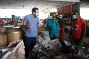 Boulos visita catadores no centro de São Paulo