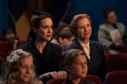 <b>Ratched</b>. Esta série dramática de Ryan Murphy, cuja história se passa antes do filme Um Estranho no Ninho (1975), conta a fascinante origem da enfermeira Ratched (Sarah Paulson)