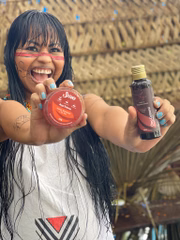 A jovem possui mais de 100 mil seguidores no Instagram e recomenda o uso de produtos naturais