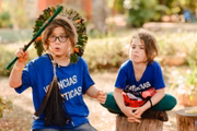 Dante Sassi Lignelli, 7 anos, e sua irmã Uva Sassi Lignelli, 6