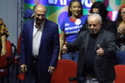 Lula e Alckmin se encontram com representantes de movimentos populares, em São Paulo